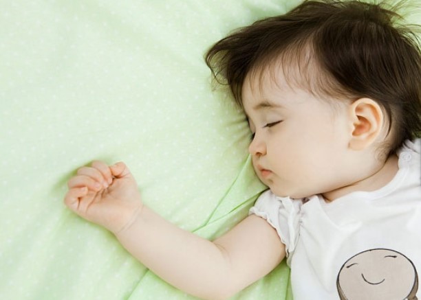 Xem tivi từ sớm ảnh hưởng đến giấc ngủ của trẻ